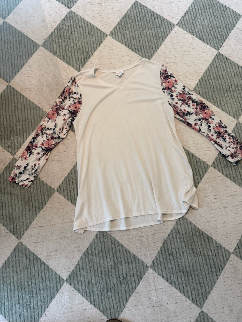 LuLaRoe XL Ivory Floral Long Sleeve V-Neck Tunic Top